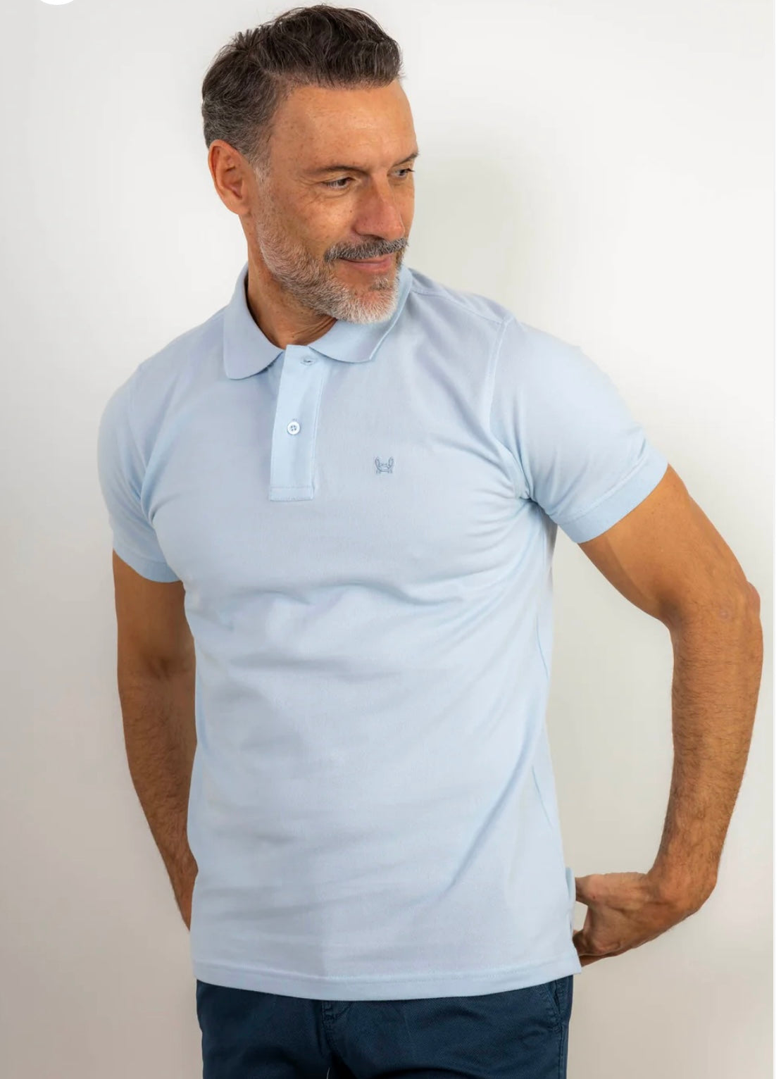 Polo básico Custi Mikelo celeste manga corta