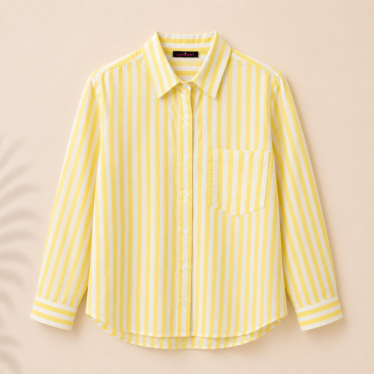 Camisa de mujer amarilla y blanca de rayas verticales con cuello camisero, bolsillo delantero y manga larga Trapío
