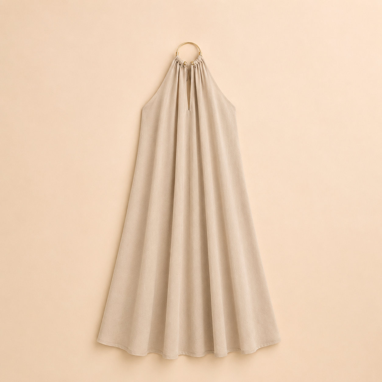 Vestido Halter Beige con Aro Dorado Trapio