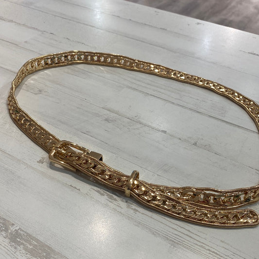 Cinturón dorado cadena