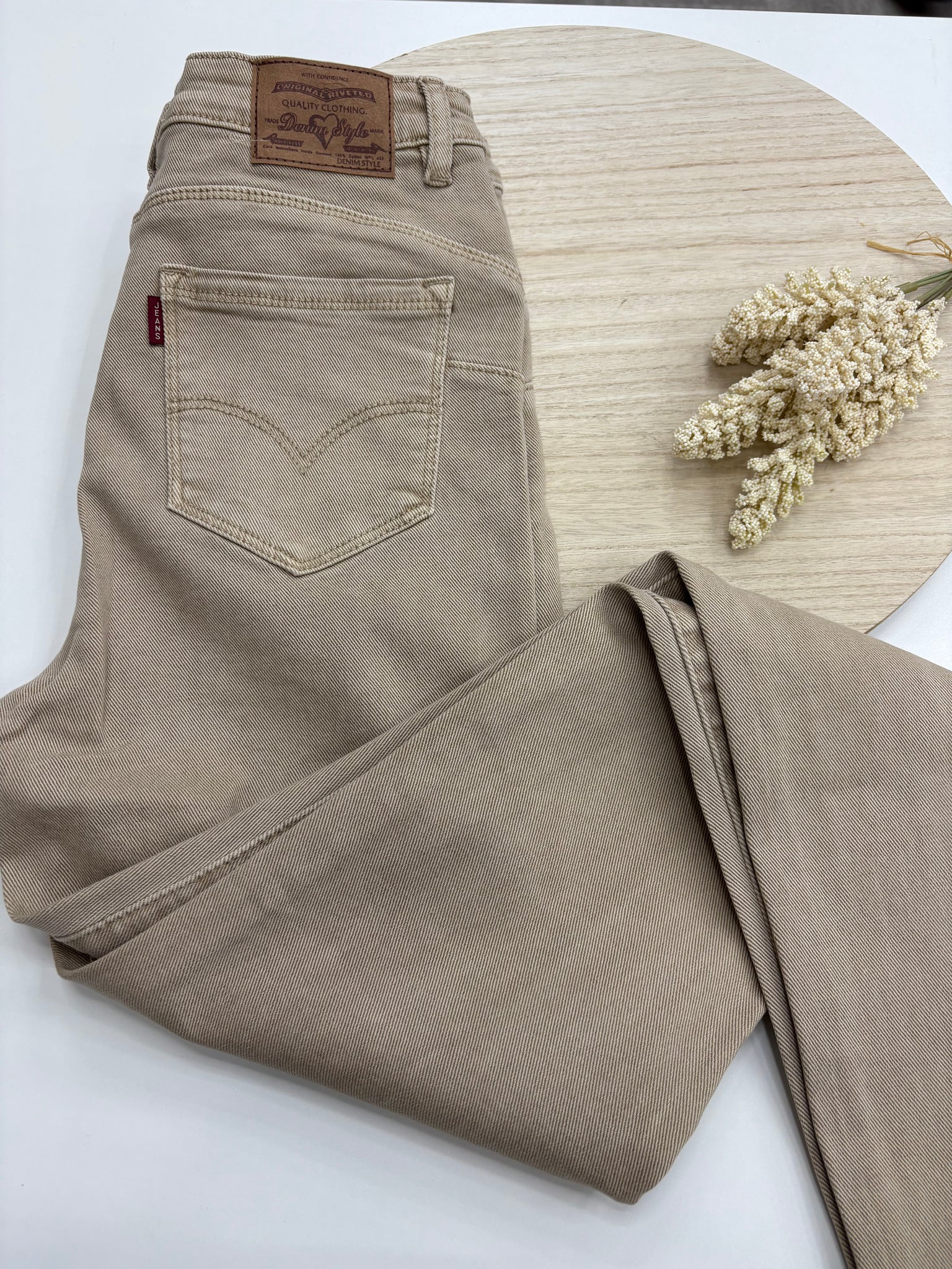 👖 Pantalón Pitillo “Sierra Arena” en tono beige arena – Trapío