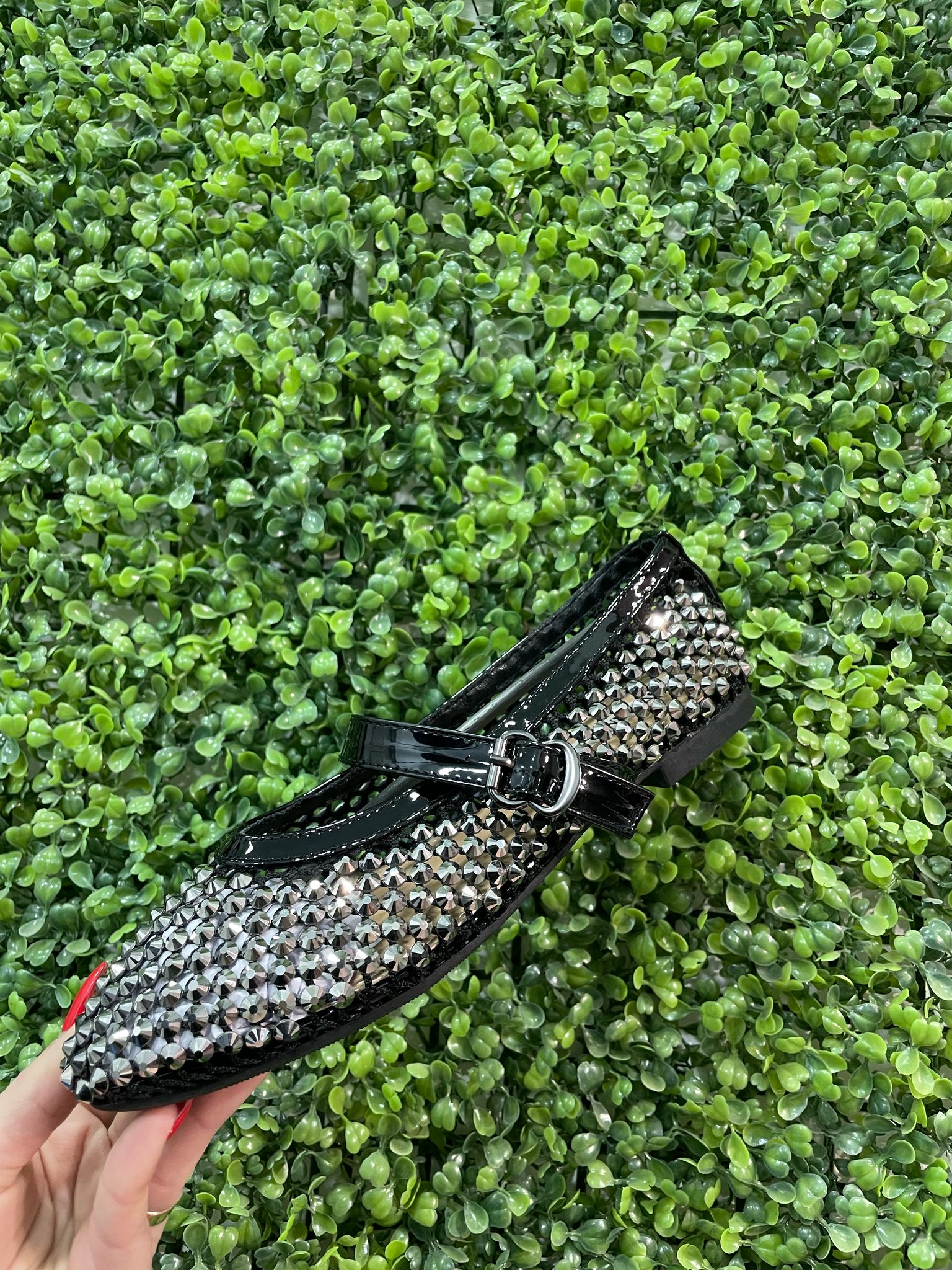 Zapato plano pedrería negro