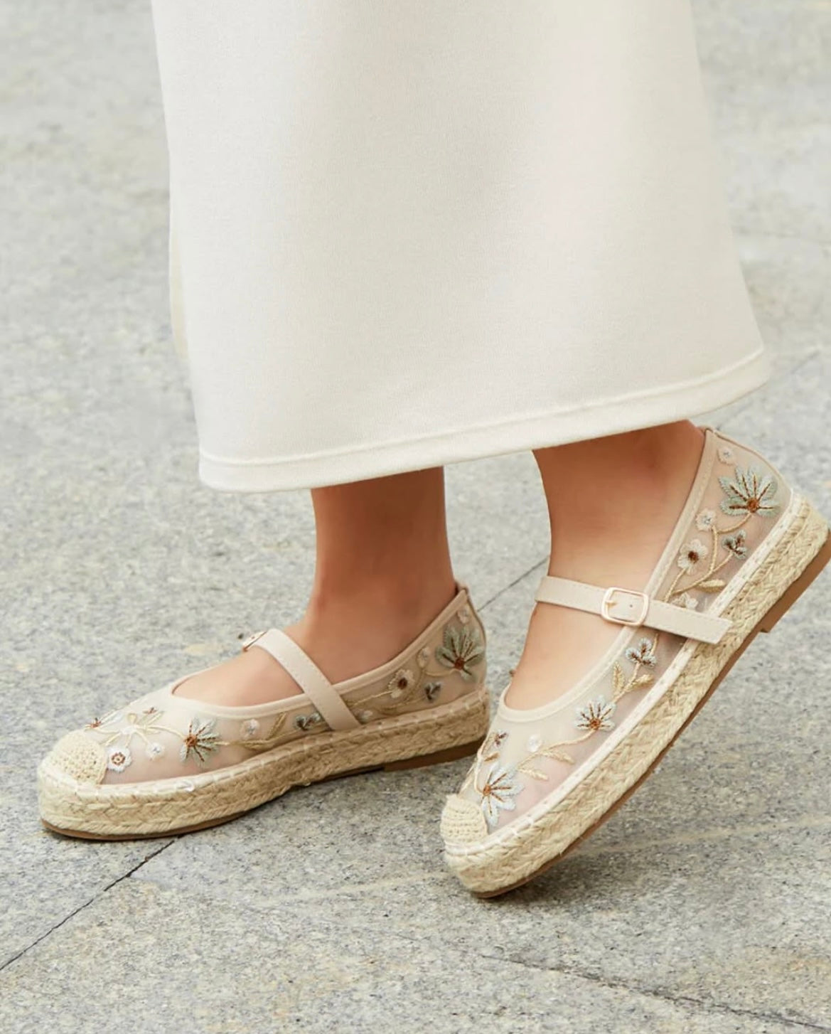 Zapatillas plana bordados beige