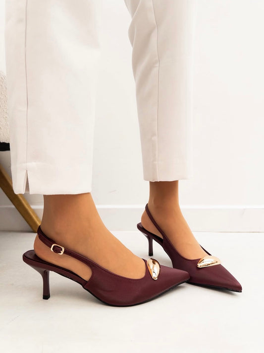 Tacones granate destalonados con detalle dorado | Trapio