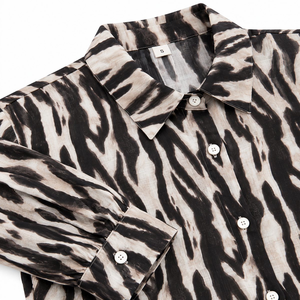 Camisa de Mujer con Estampado Animal Print Abstracto en Beige y Negro