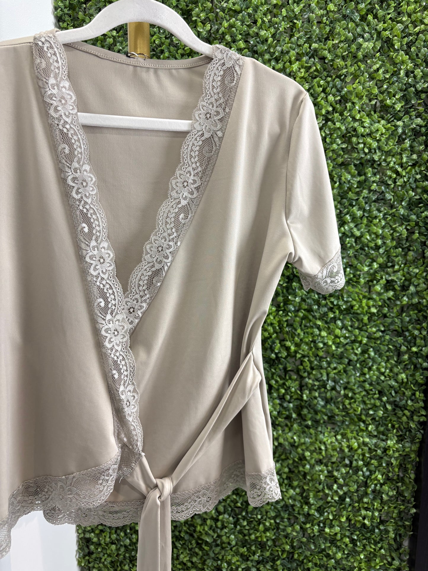 Blusa lenceras manga taupe