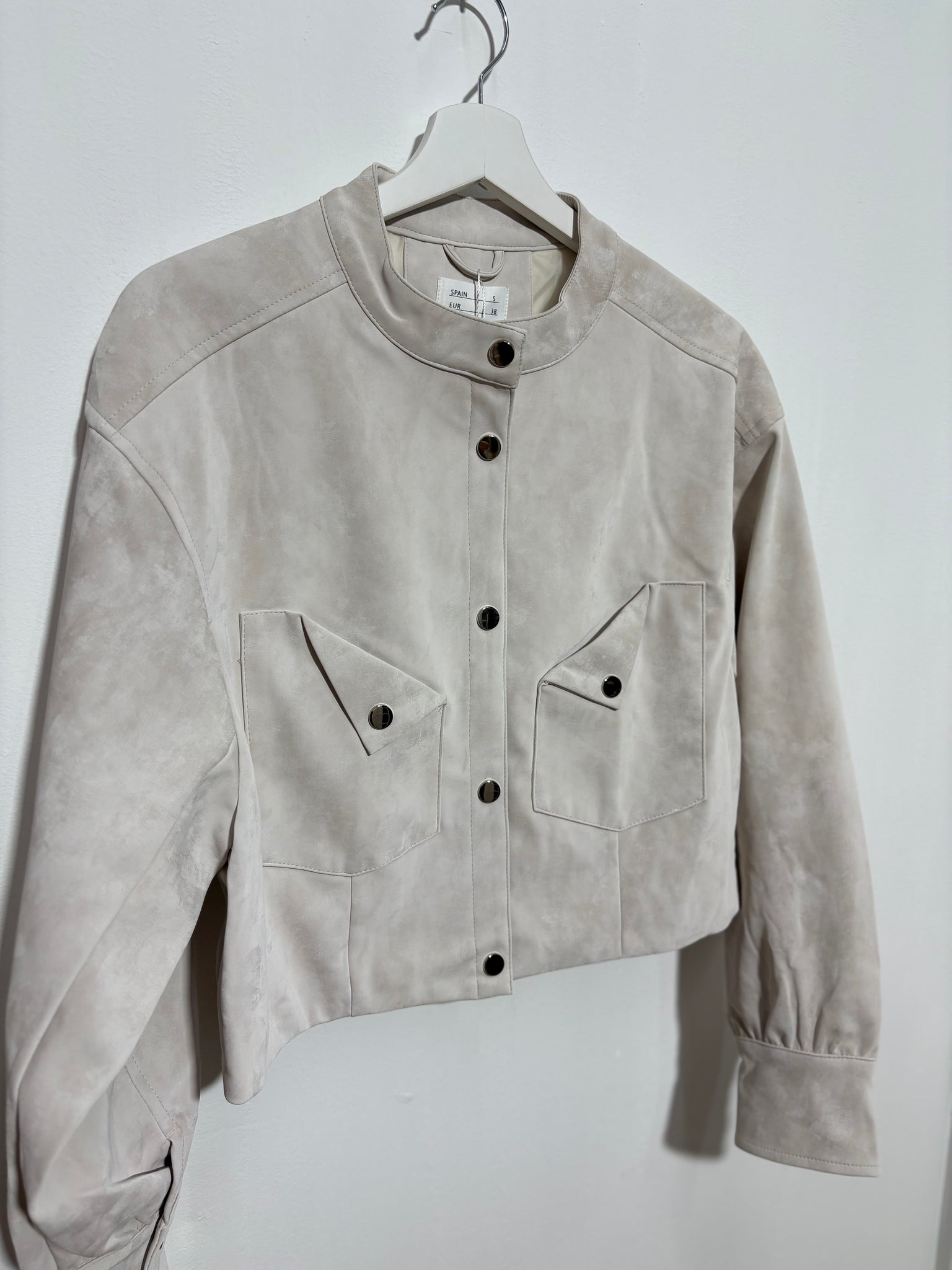 Chaqueta tipo bomber con botones metálicos de mujer  blanco nieve – Trapío
