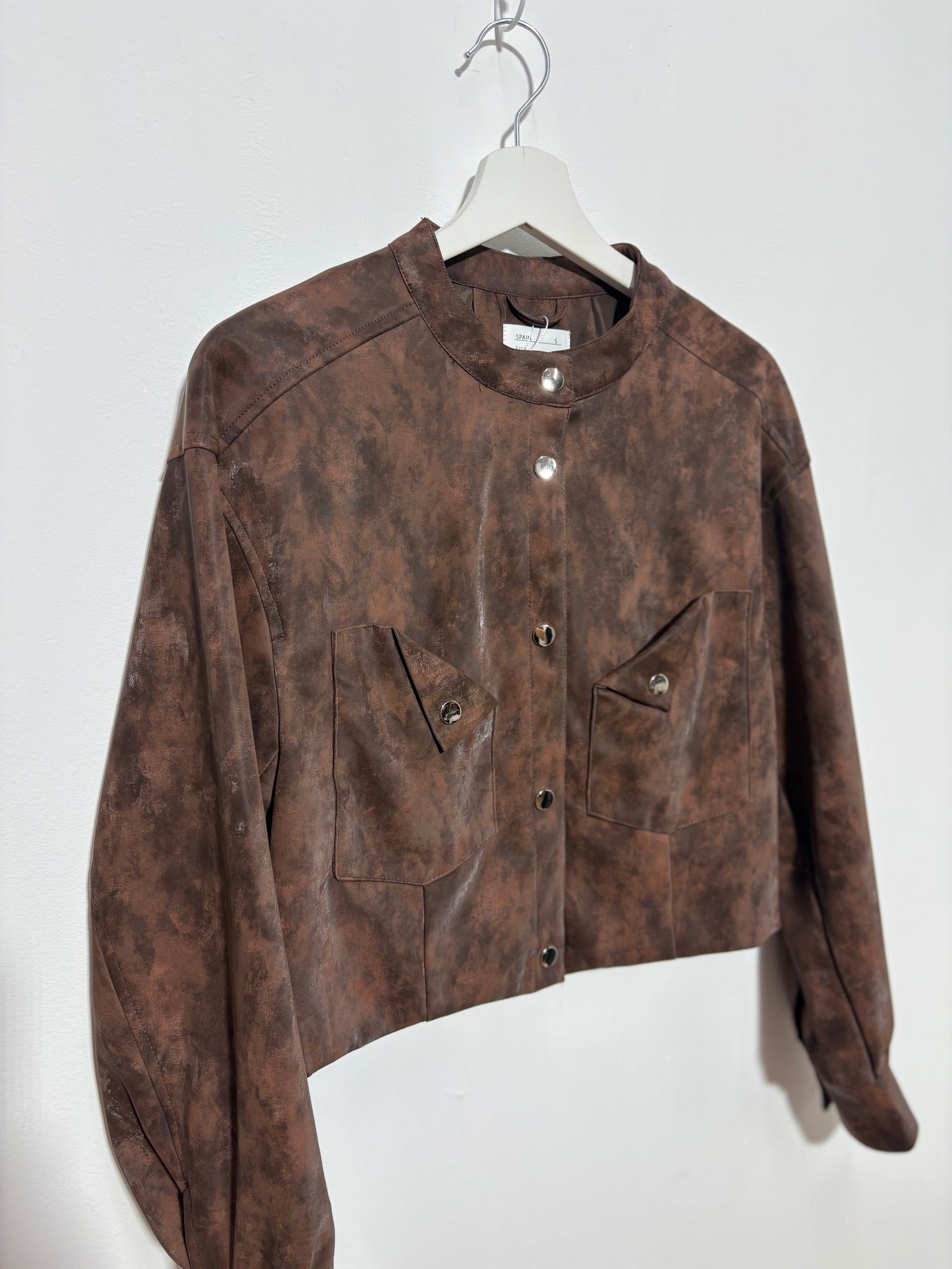 Chaqueta tipo bomber con botones metálicos de mujer  marrón chocolate – Trapío