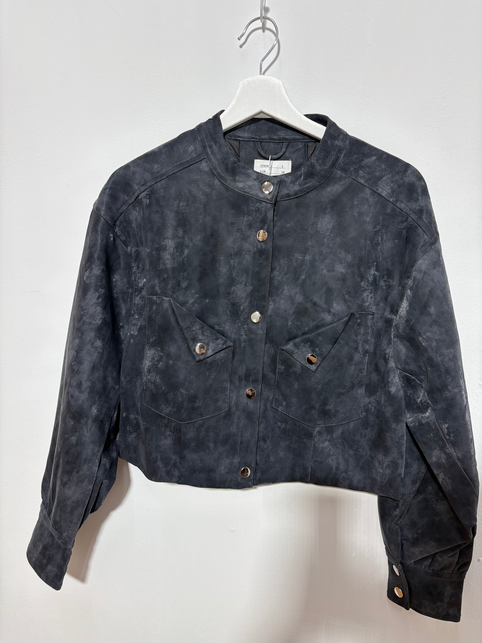 Chaqueta tipo bomber con botones metálicos de mujer  gris antracita – Trapío