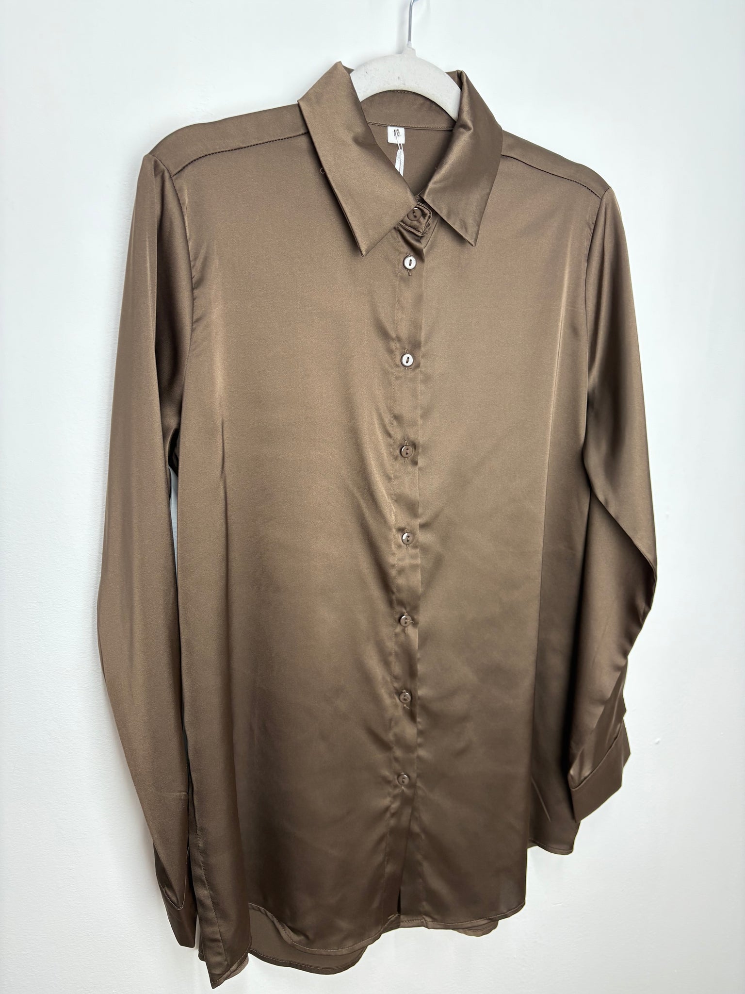 Camisa satén marrón