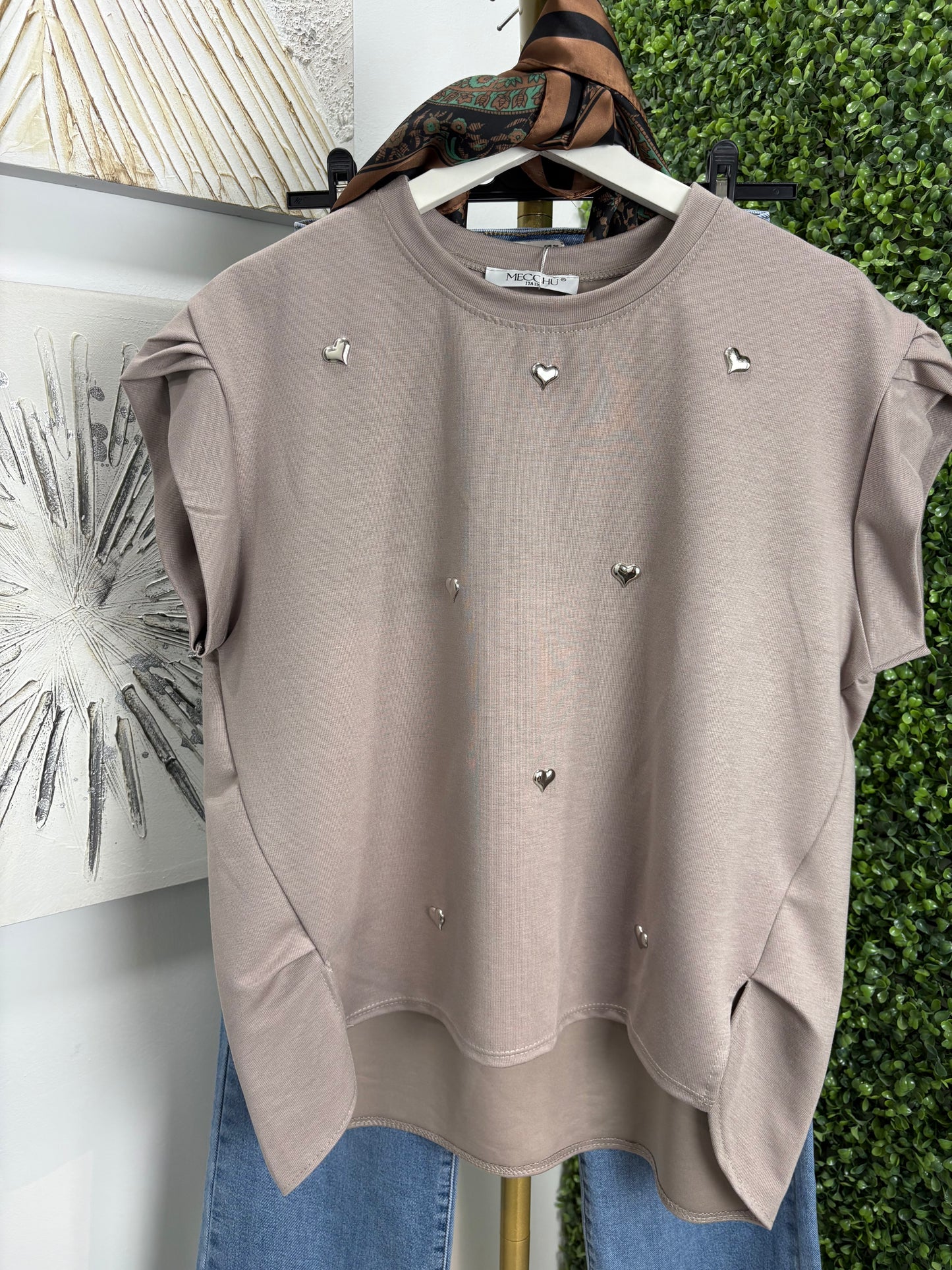 Camiseta corazón taupe