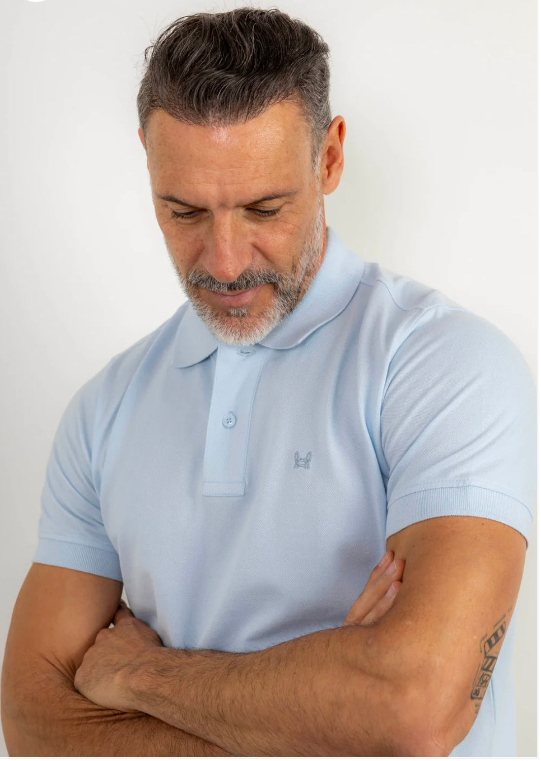 Polo básico Custi Mikelo celeste manga corta