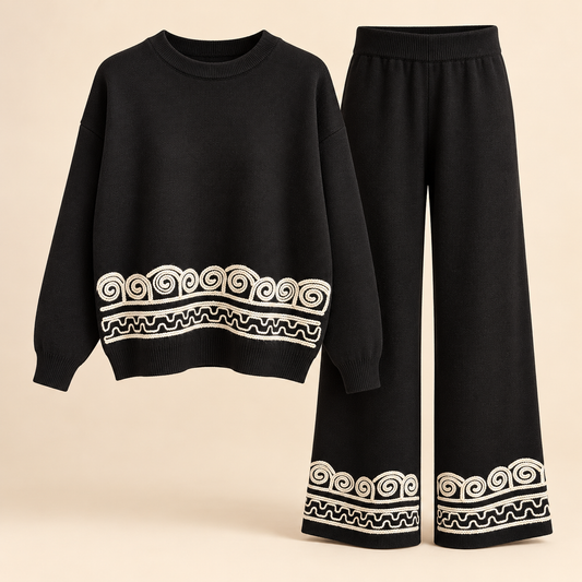 Conjunto de Punto Negro con Bordados Crudos de Dos Piezas
