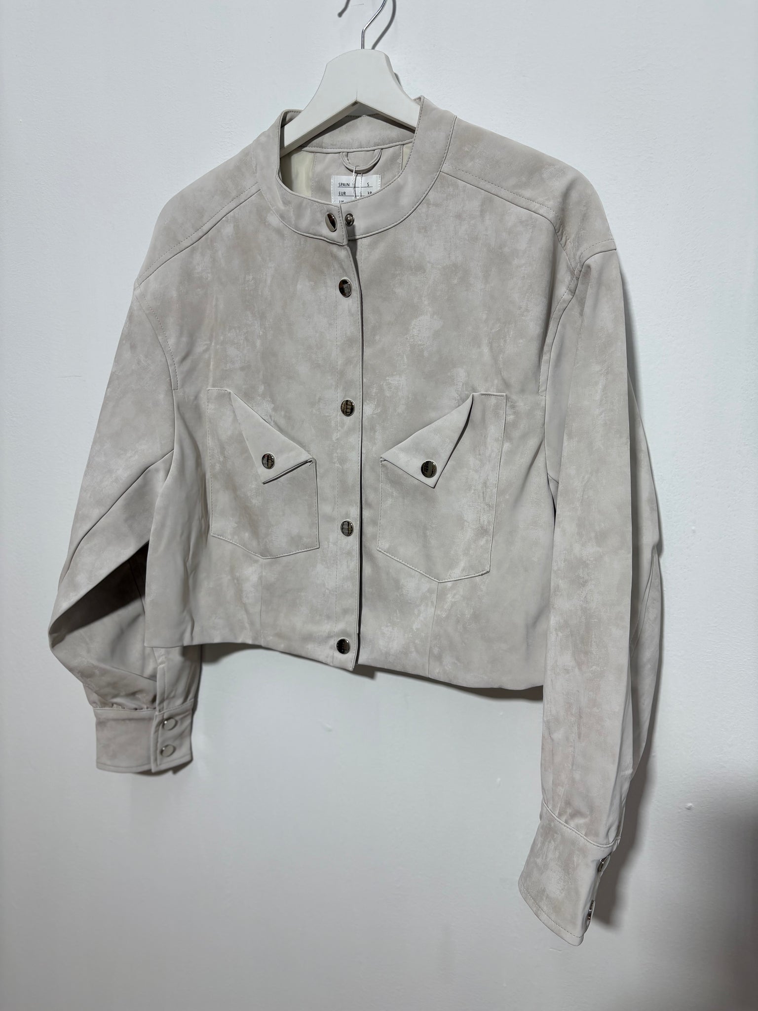 Chaqueta tipo bomber con botones metálicos de mujer  blanco nieve – Trapío