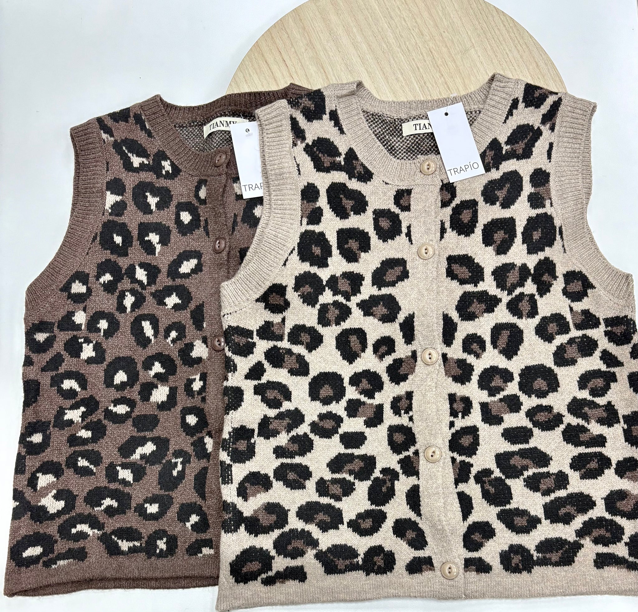 Chaleco “Cerro Arena” Animal Print en tonos marrones y arena – Trapío