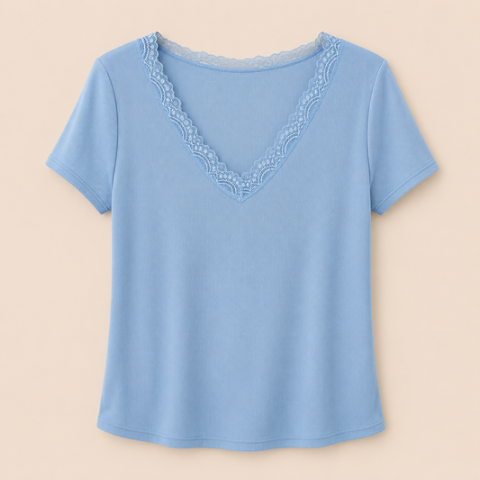 Camiseta Celeste con Encaje en Escote Trapio