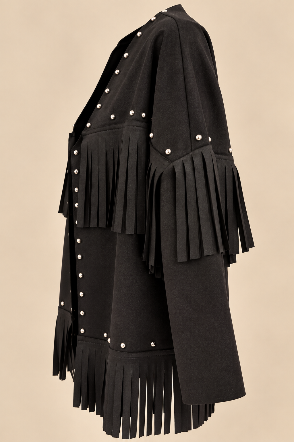 Chaqueta Negra con Flecos y Tachuelas