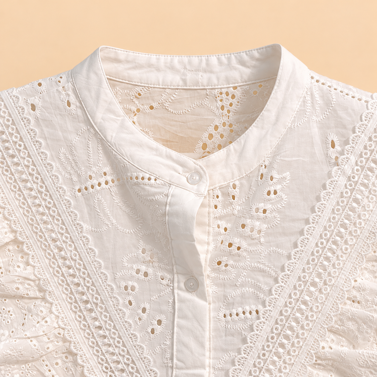Camisa Blanca Bordada con Volantes y Encaje Calado