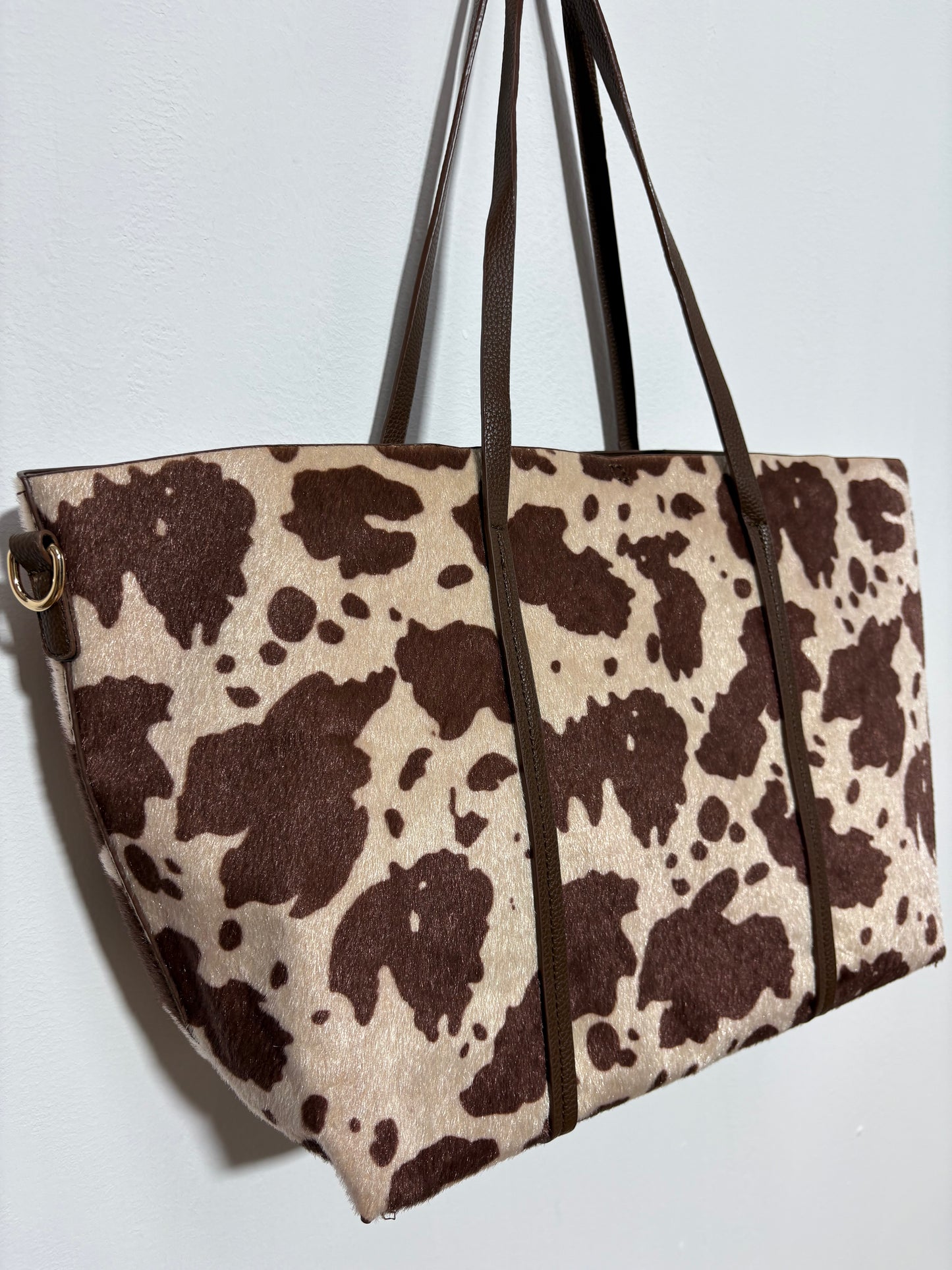 Bolso Pradera Bruna – Shopee marrón chocolate con estampado de vaca y asa de polipiel | Trapío