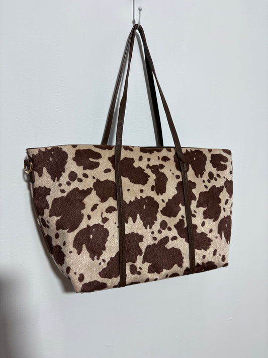 Bolso Pradera Bruna – Shopee marrón chocolate con estampado de vaca y asa de polipiel | Trapío